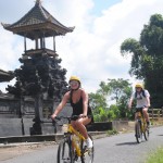 Alam Cycling Bali - pass the Hindush temple